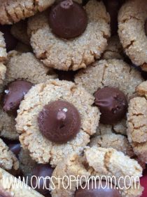 Easy Peanut Butter Cookies (4 ingredients & Gluten Free too!)
